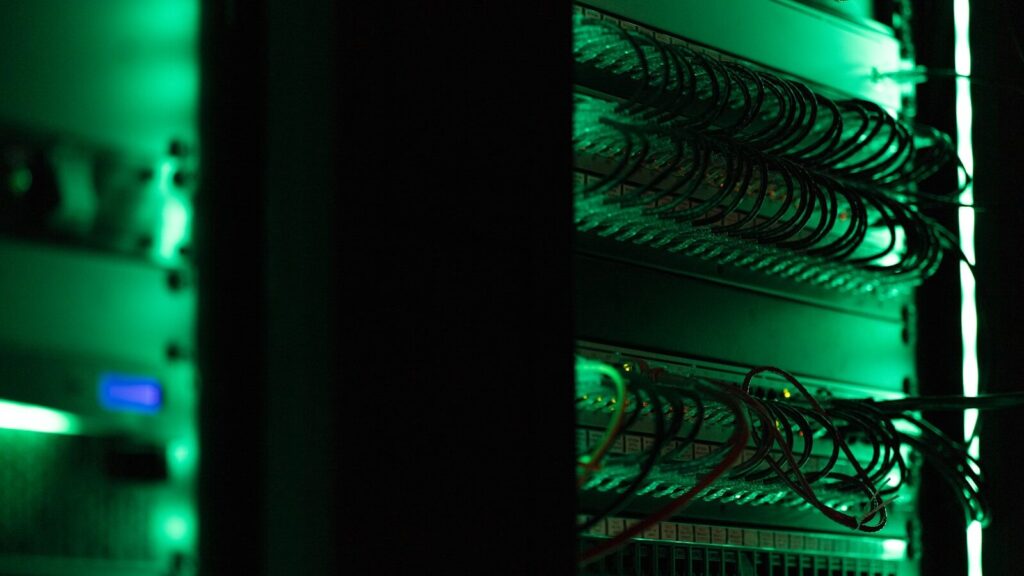 l server in which website can be hosted on locally